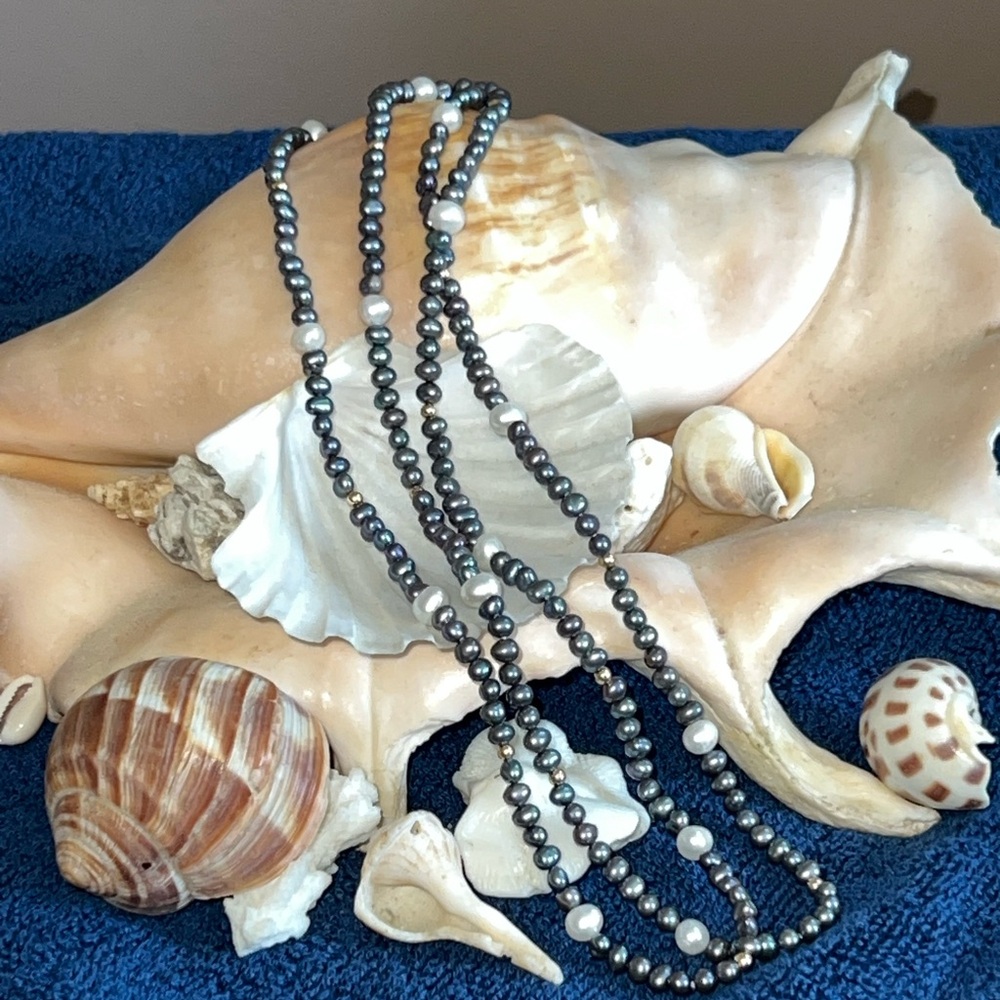 34” Black And White Cultured Freshwater Pearl  Strand With Gold Beads